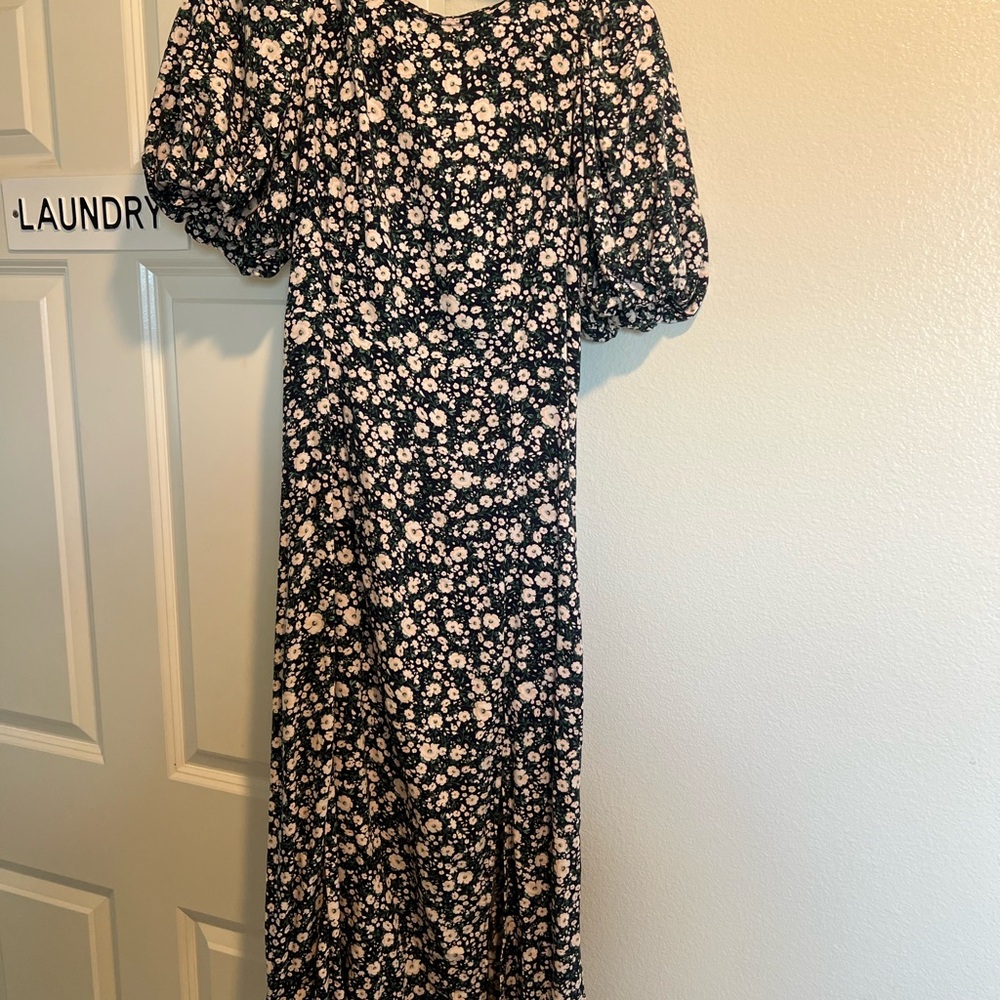 Floral Puff Sleeve Dress -old navy (in navy color)